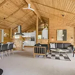 Three-bedroom In Nyaraló Hemmet