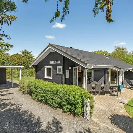 Дом отдыха Three-bedroom In Хеммет